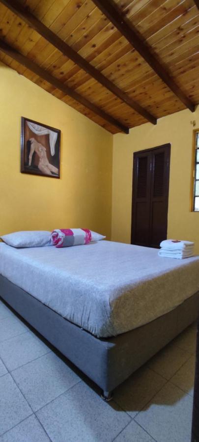 La Casona Hostel Гуатапе Экстерьер фото